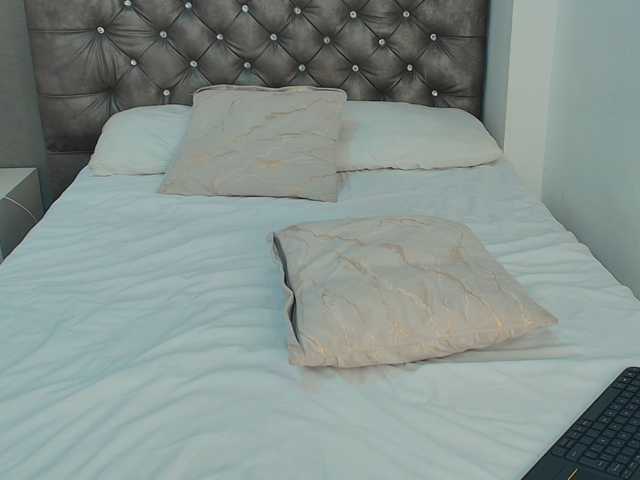 LindaRossee live cam on BongaCams