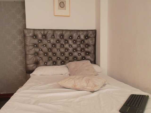 LindaRossee live cam preview