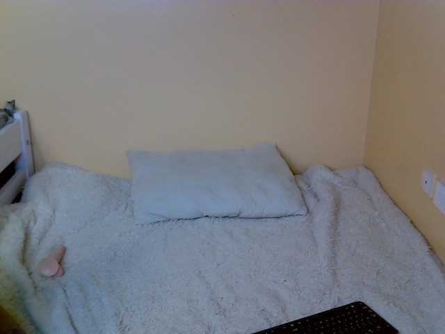 PetitePeachyy live cam on BongaCams