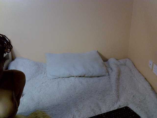 PetitePeachyy live cam on BongaCams