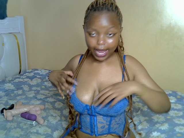 PetitePeachyy