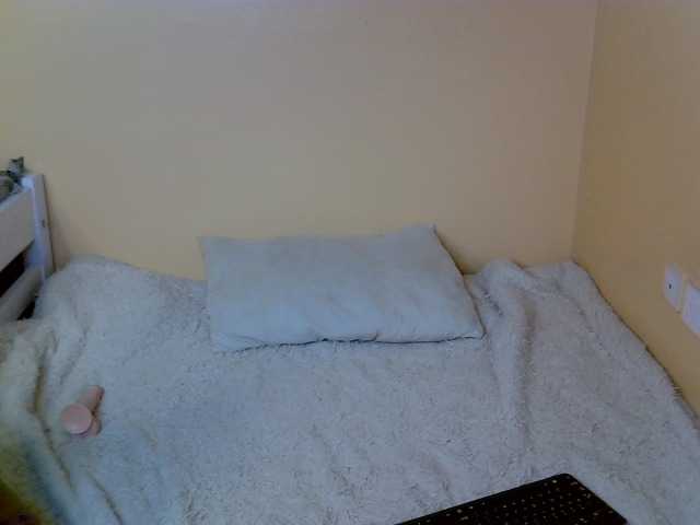 PetitePeachyy live cam on BongaCams