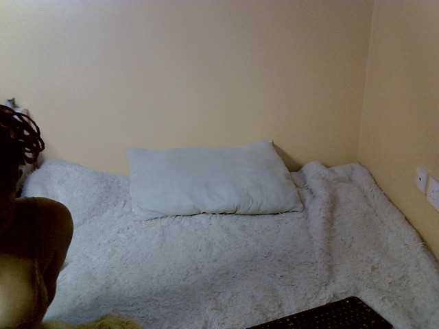 PetitePeachyy live cam on BongaCams