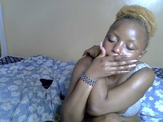 PetitePeachyy
