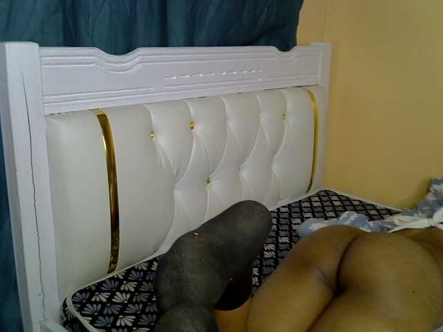 PetitePeachyy live cam on BongaCams