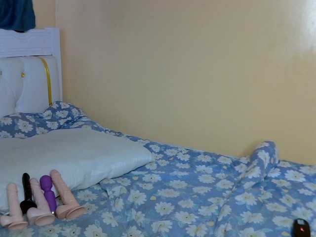 PetitePeachyy live cam on BongaCams