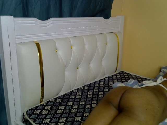 PetitePeachyy live cam on BongaCams