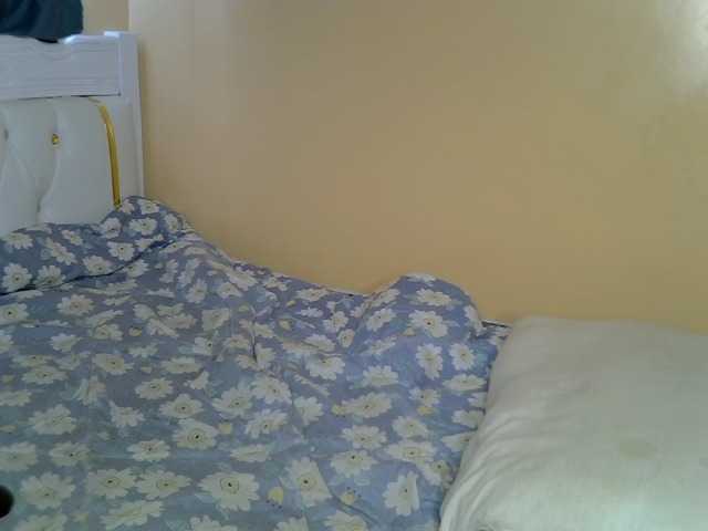 PetitePeachyy live cam on BongaCams