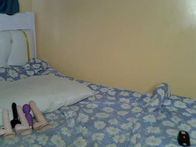 PetitePeachyy live cam on BongaCams