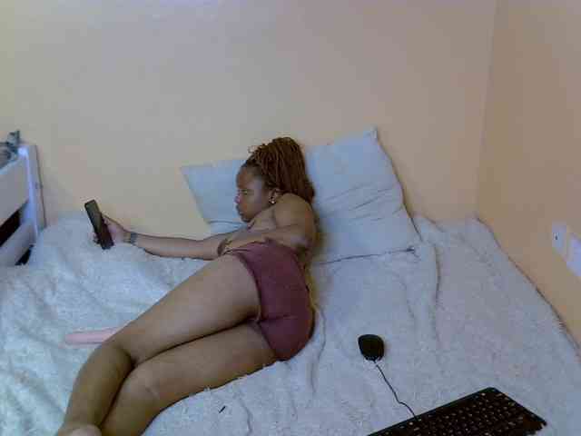 PetitePeachyy