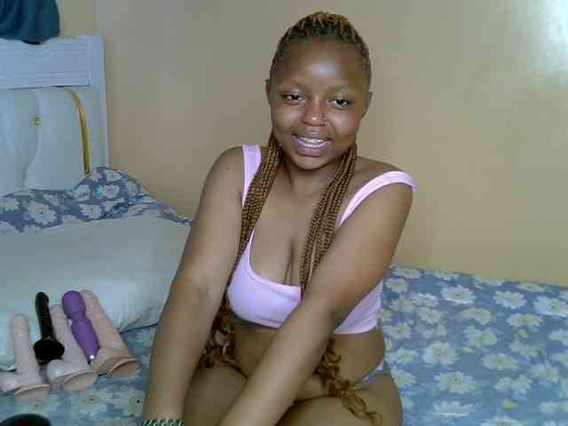 PetitePeachyy