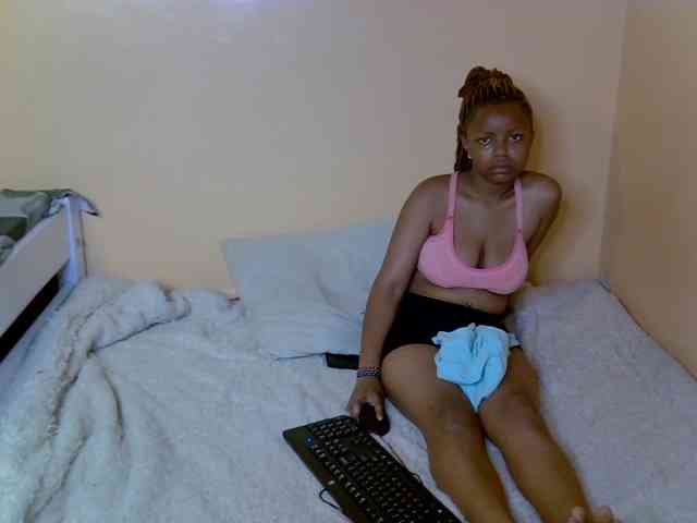 PetitePeachyy