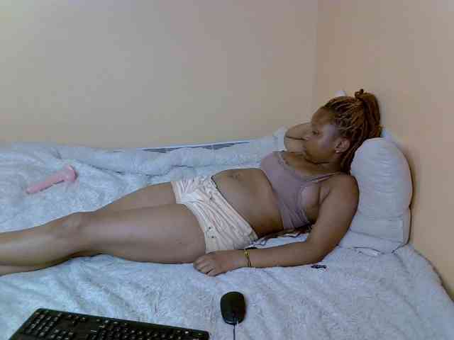 PetitePeachyy Live Webcam on BongaCams