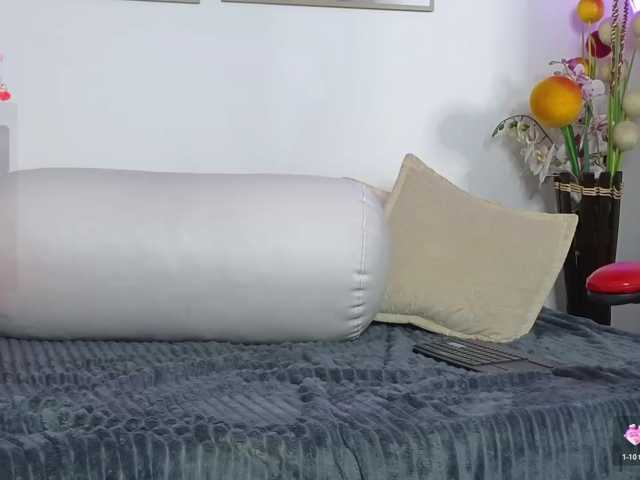 isaskinny live cam on BongaCams