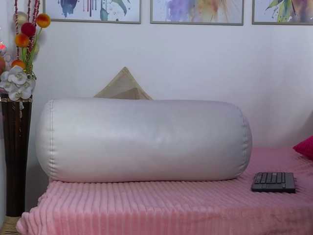 isaskinny live cam on BongaCams