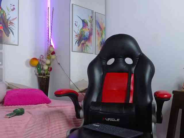 isaskinny webcam