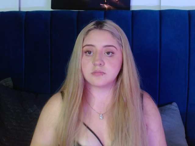 Julieta-wish, live now on BongaCams