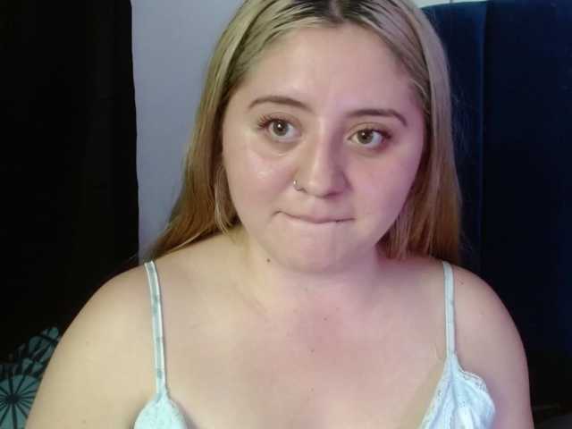 Julieta-wish, en vivo ahora en BongaCams