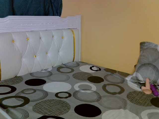 PetiteAlluree live cam on BongaCams