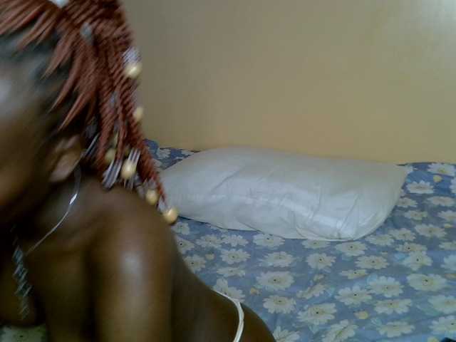 PetiteAlluree live cam on BongaCams