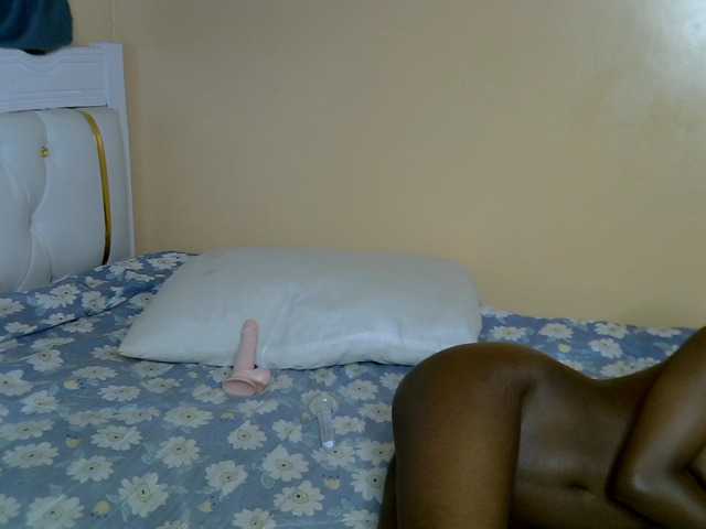 PetiteAlluree live cam on BongaCams