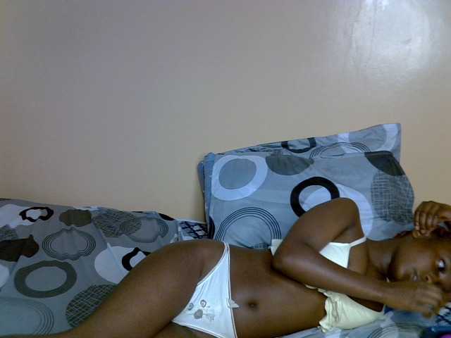 PetiteAlluree live cam on BongaCams