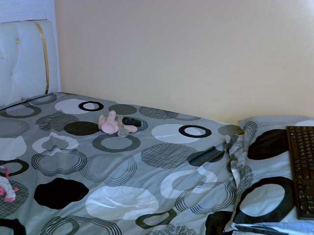 PetiteAlluree live cam on BongaCams