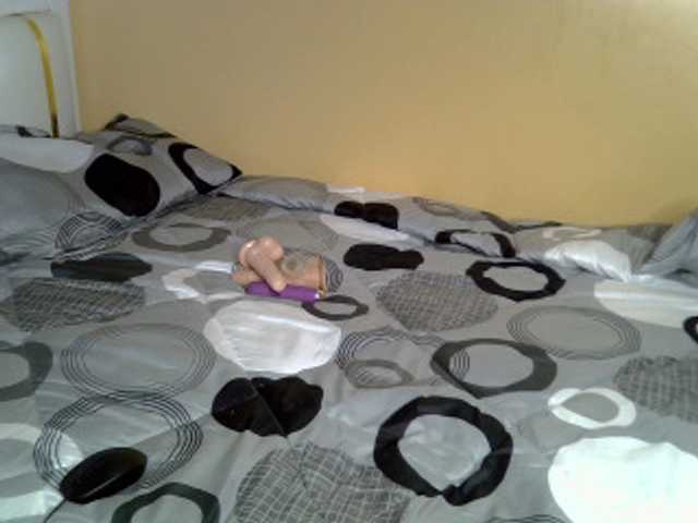 PetiteAlluree live cam on BongaCams