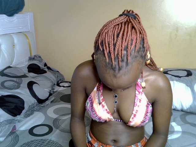 PetiteAlluree live cam on BongaCams