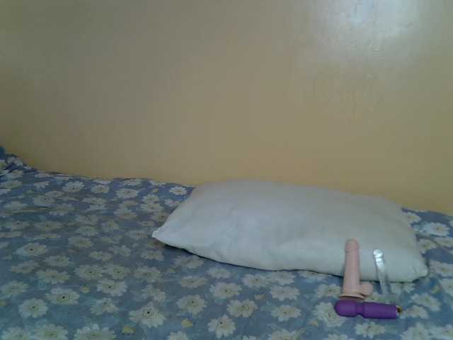 PetiteAlluree live cam on BongaCams