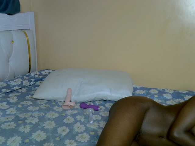 PetiteAlluree live cam on BongaCams