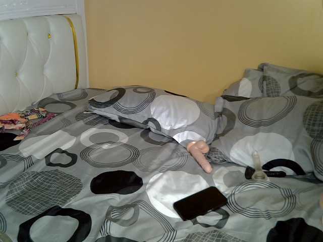PetiteAlluree live cam on BongaCams