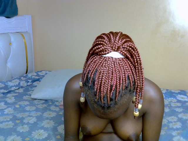 PetiteAlluree live cam on BongaCams