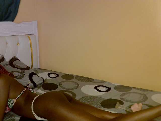 PetiteAlluree live cam on BongaCams