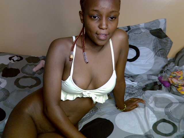PetiteAlluree live cam on BongaCams