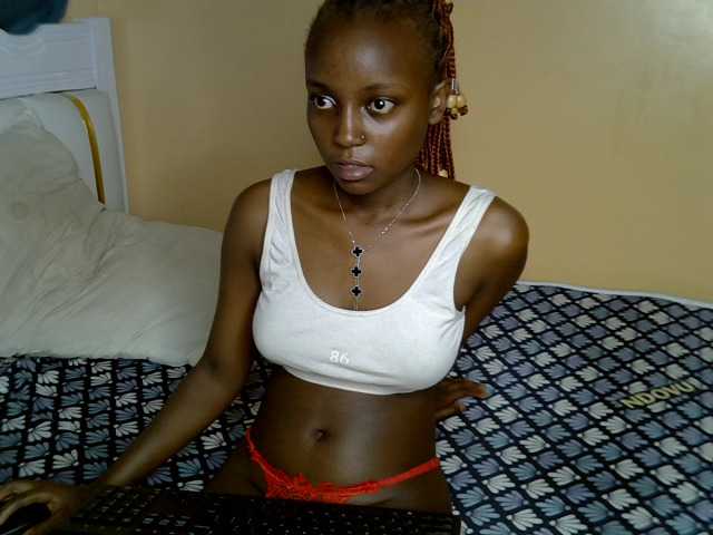 PetiteAlluree, live now on BongaCams