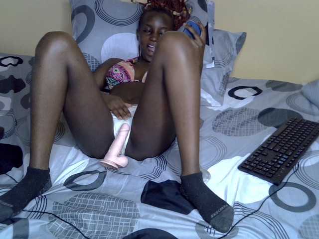 PetiteAlluree live cam on BongaCams