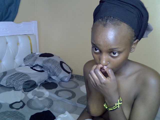 PetiteAlluree live cam on BongaCams