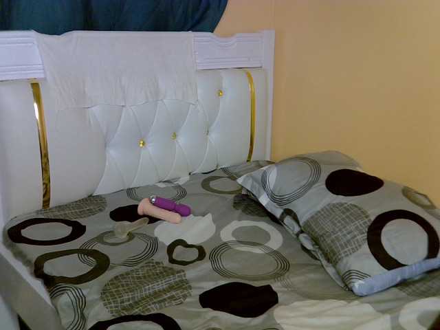 PetiteAlluree live cam