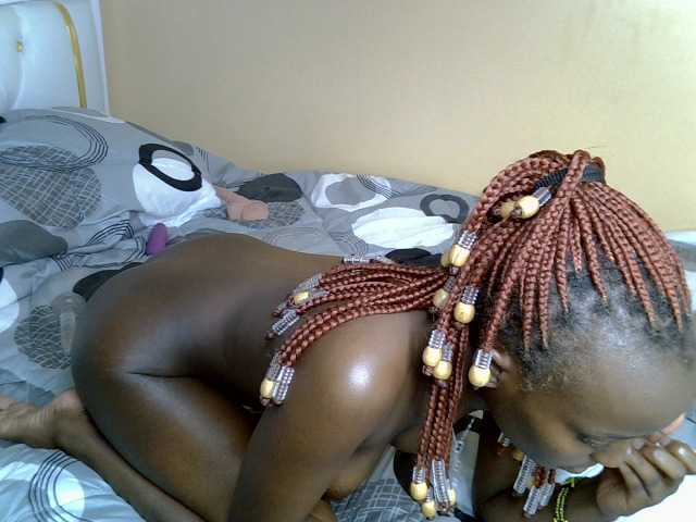 PetiteAlluree live cam on BongaCams