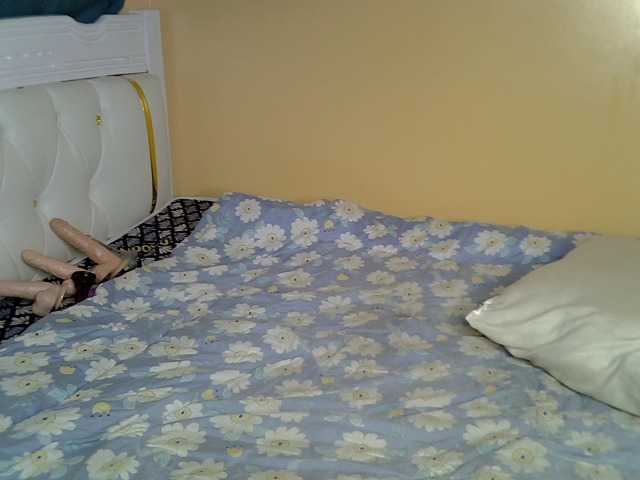 PetiteAlluree live cam on BongaCams