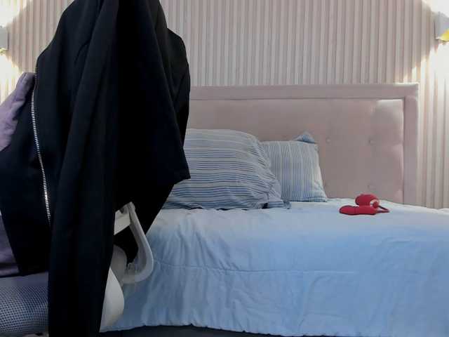 Christinee live cam on BongaCams