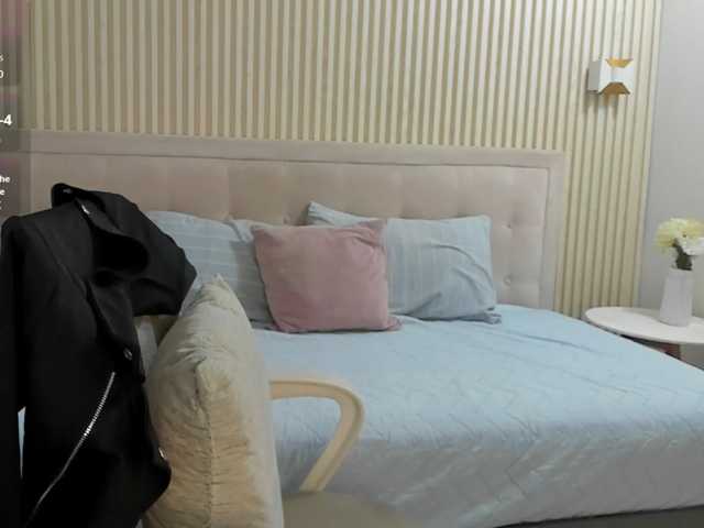 Christinee live cam on BongaCams