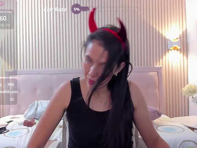 Christinee live cam on BongaCams