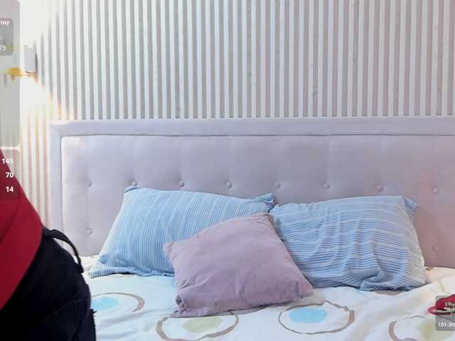 Christinee live cam on BongaCams