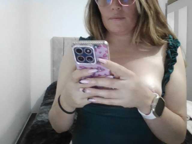 luciasexy2, en directo ahora en BongaCams