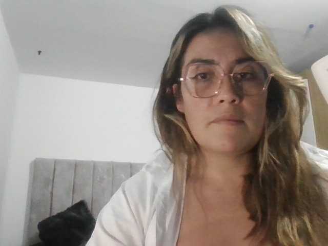 luciasexy2 live cam preview
