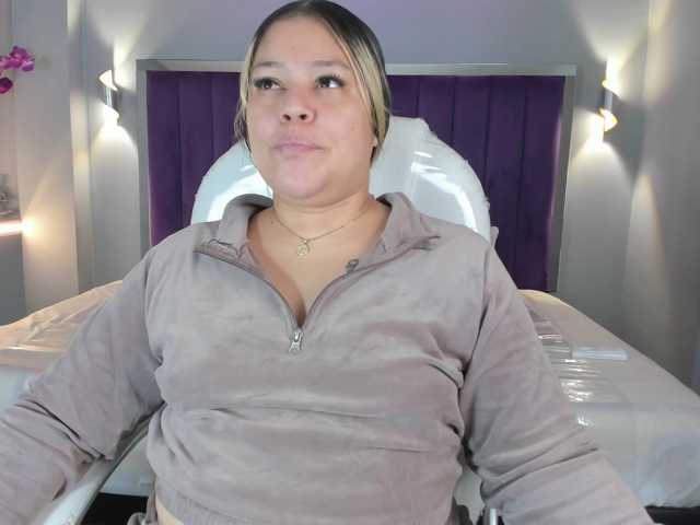 Juliette-sweet live cam on BongaCams