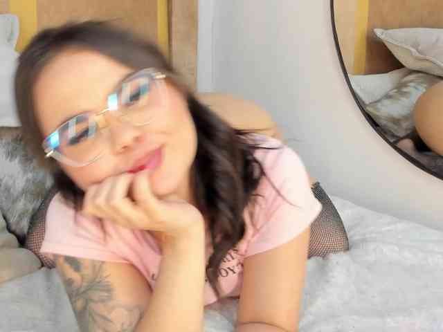 MavieCooper webcam