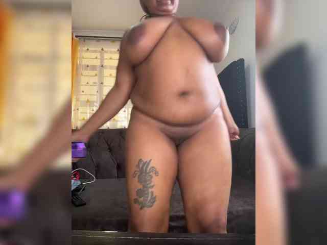 KinkyArya webcam